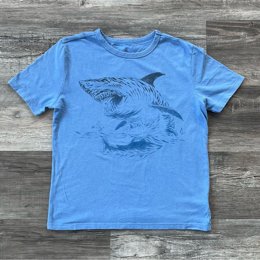 GAP Boys Shark T-shirt. Size Large. Blue.